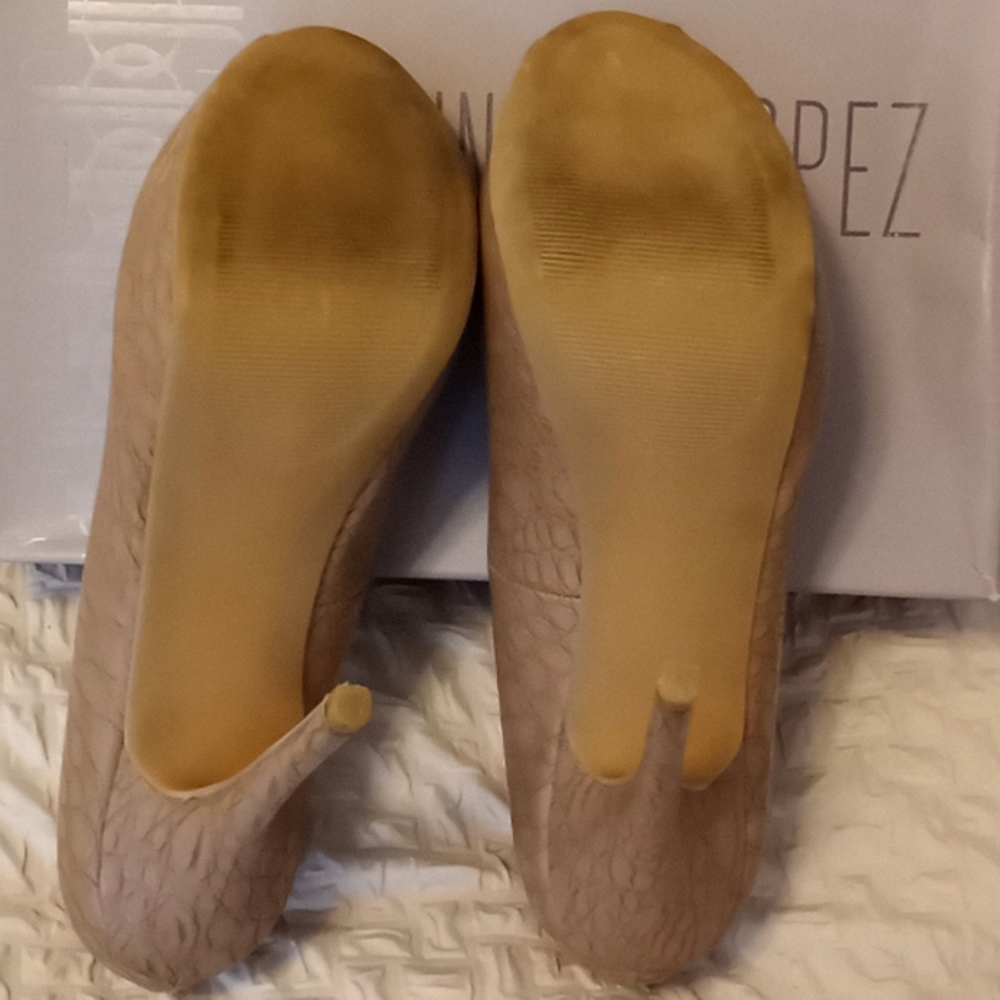 Shoes - Picture 3 of 4
